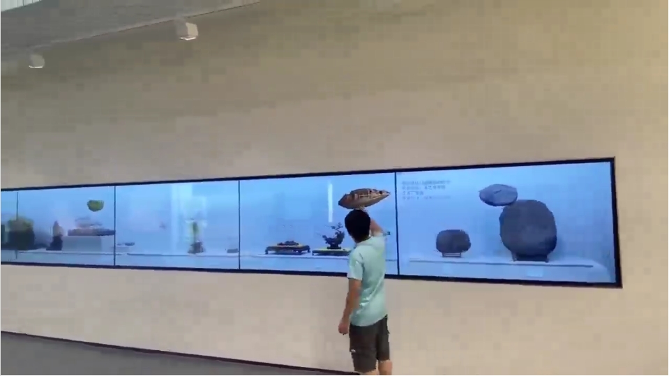 55寸透明展示柜文博馆「文物活化」数字展区案例